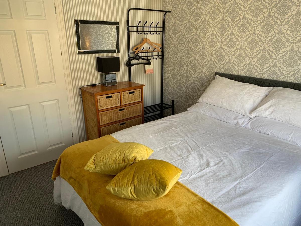Heather Glen. Six Bedroom Home Near The Sea. ブラックプール エクステリア 写真