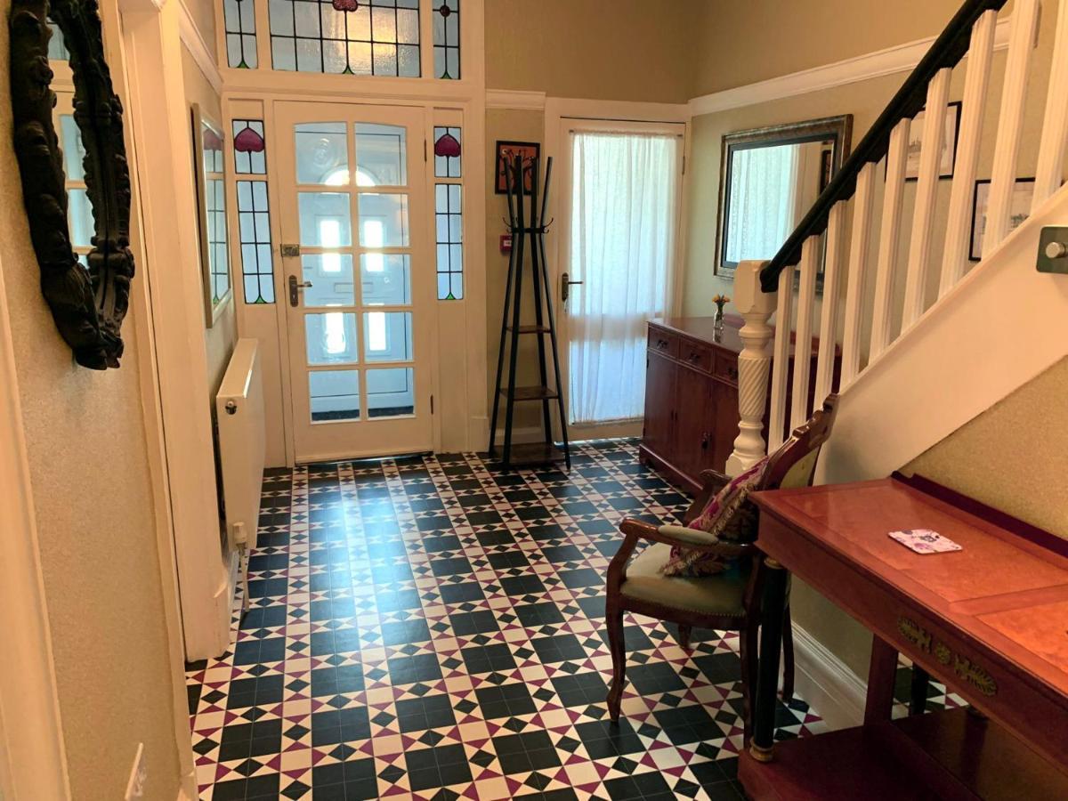 Heather Glen. Six Bedroom Home Near The Sea. ブラックプール エクステリア 写真